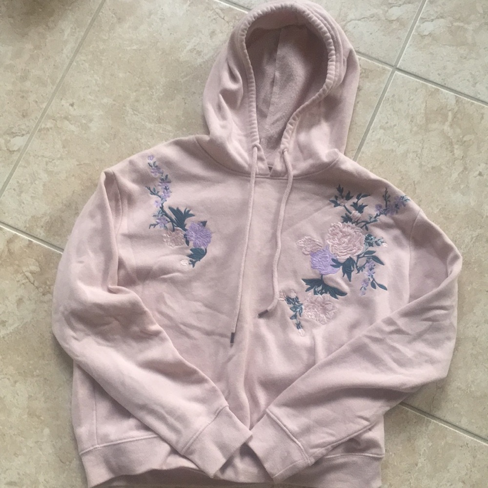 A  pink sweatshirt